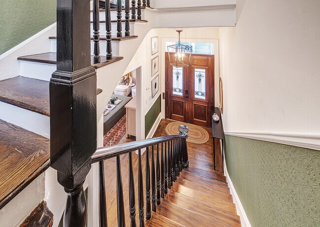 Building Photo - 18 Orben Pl