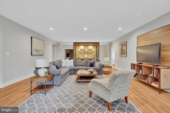 Building Photo - 1100 Balls Hill Rd