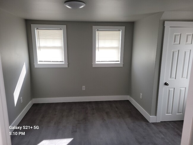 Building Photo - 109 Church St