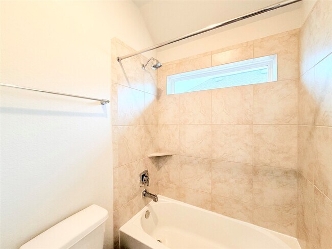 Building Photo - 6610 Lake Oasis Dr