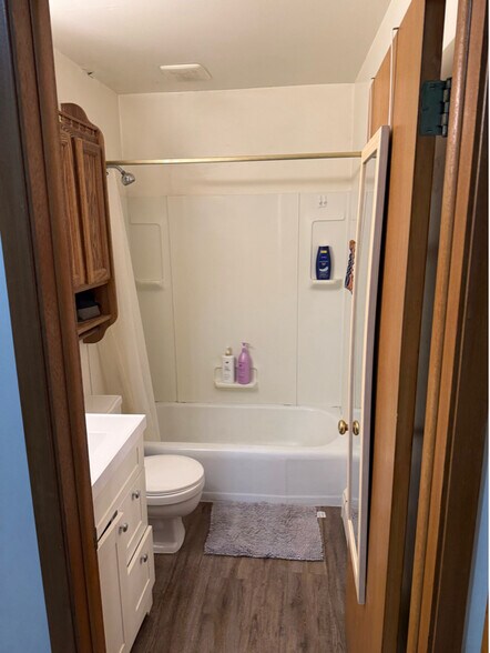 Building Photo - 7 11th Ave NW