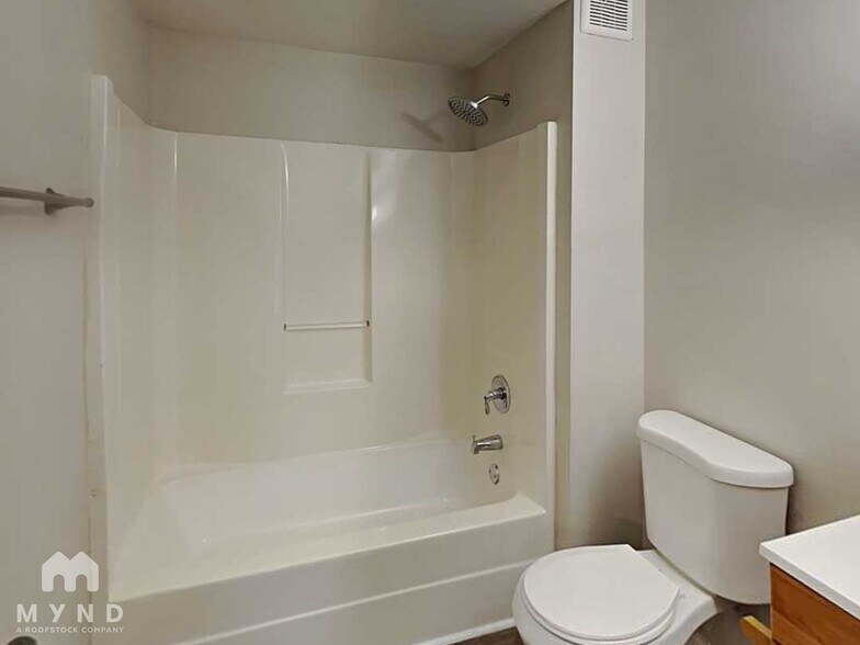 Building Photo - 400 Miller Rd