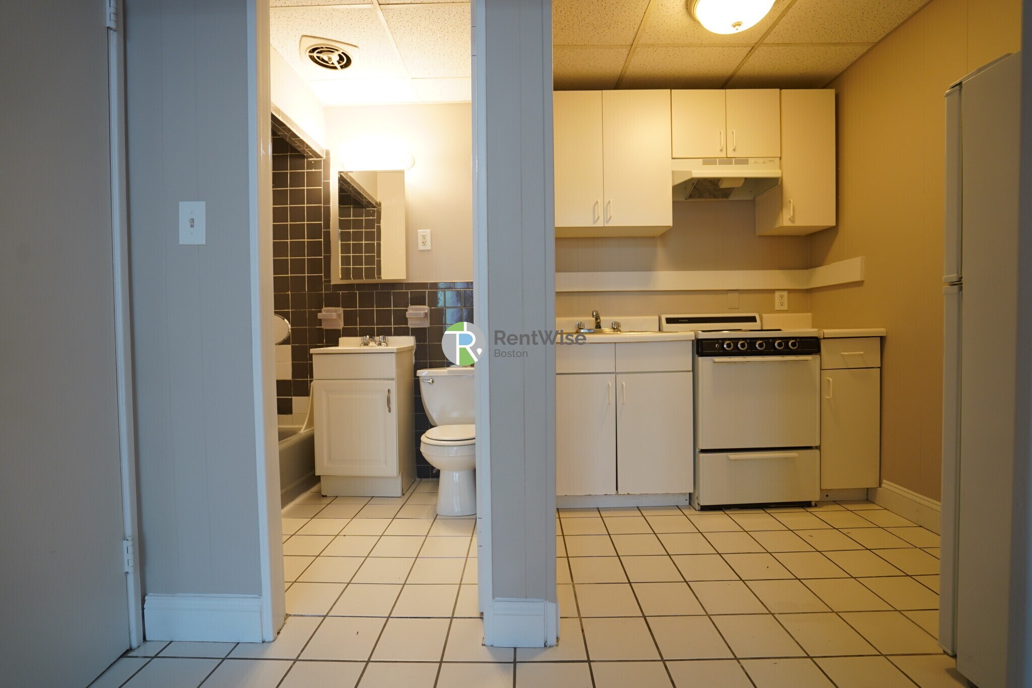 Building Photo - 1055 Beacon St