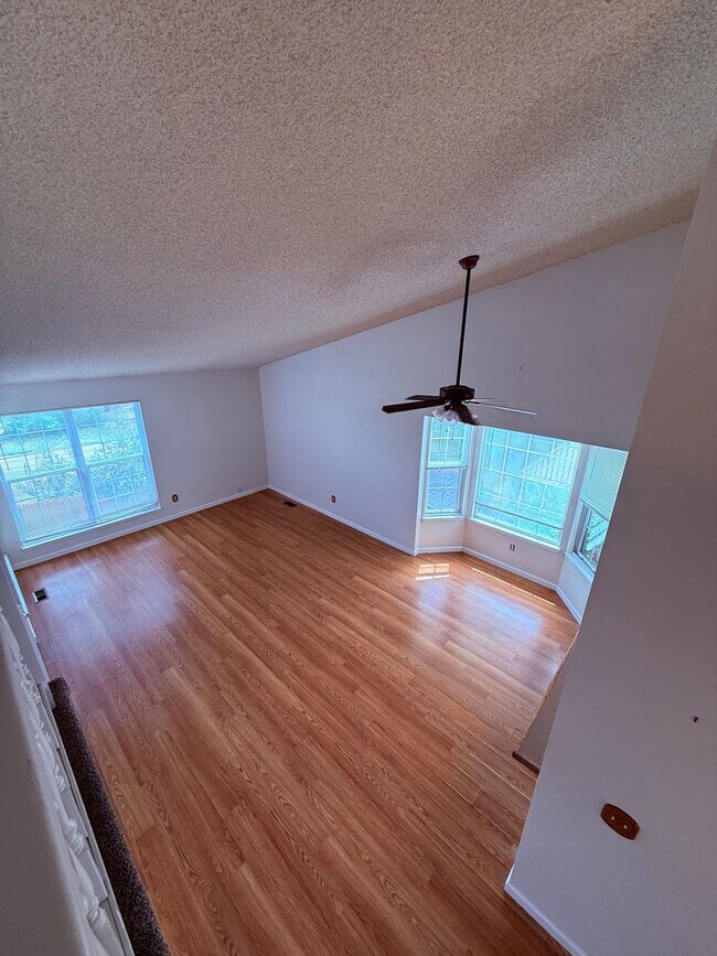 Building Photo - Fabulous 3br 2ba home in foothills of Golden