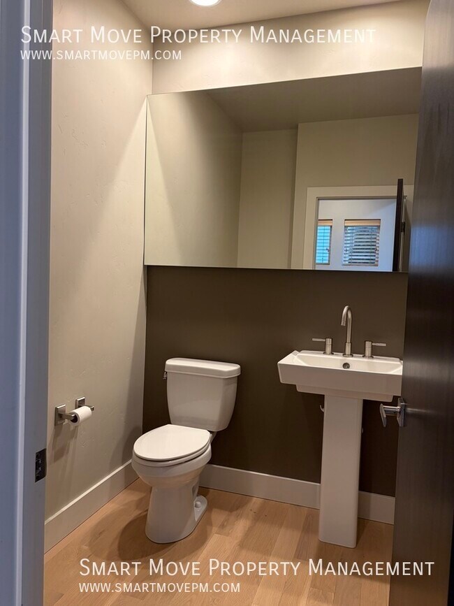 Building Photo - 2929 E Heartleaf Ln