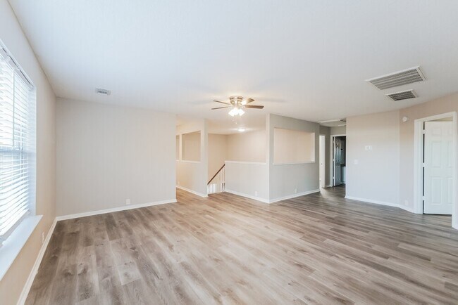 Building Photo - 17506 Hoover Gardens Dr