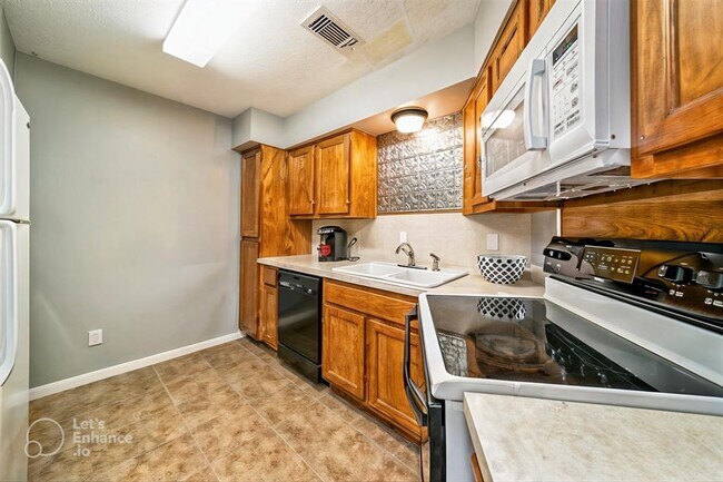 Building Photo - 12755 Mill Ridge Dr