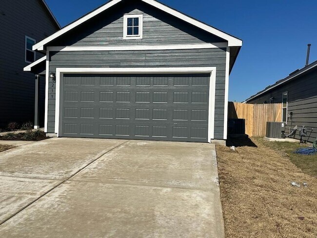 Building Photo - 239 Mica Trl