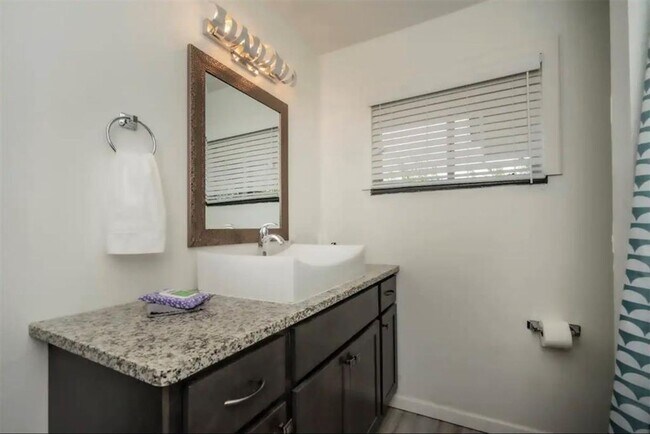 Building Photo - Fully Furnished Home in Putnam Heights + A...