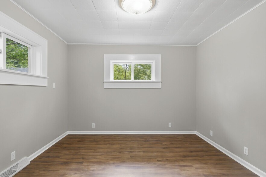 Building Photo - 3136 E Edgewood Ave