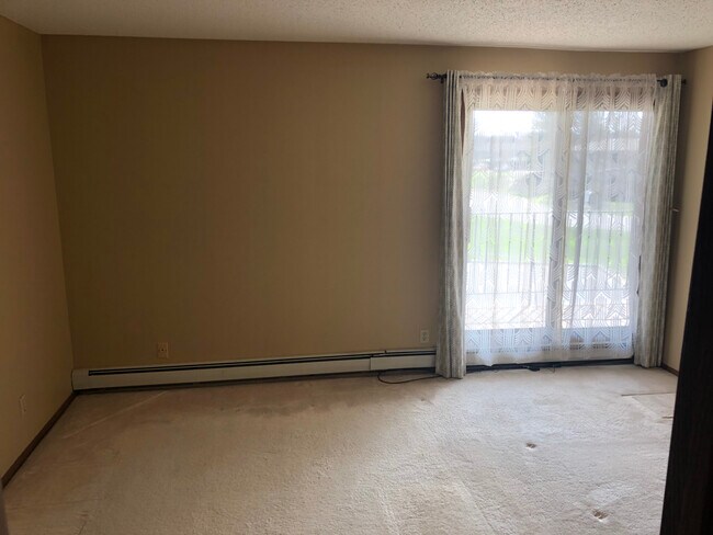 Building Photo - 5697 Green Circle Dr