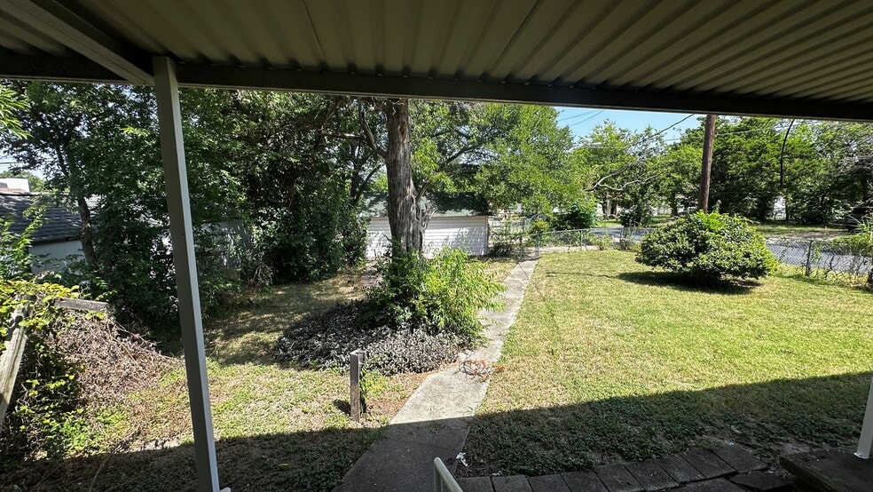 Building Photo - 1843 Somerset Ave