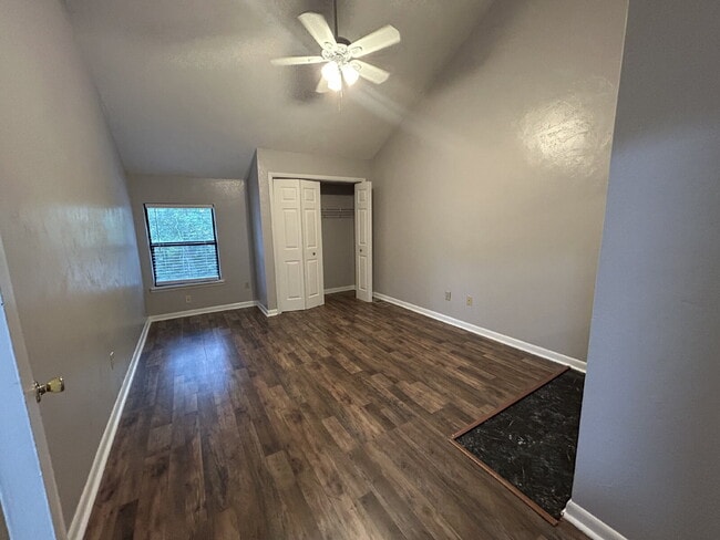 Building Photo - Spacious 2 bedroom townhouse with an additional loft located near TCC!