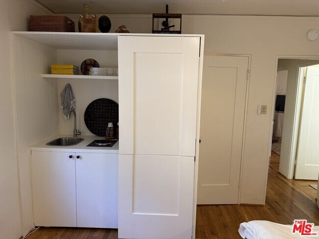 Building Photo - 314 W Aliso St