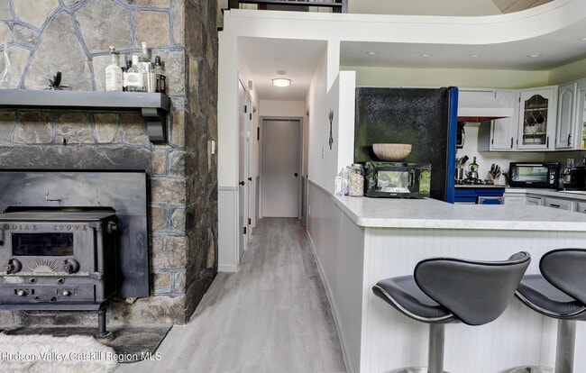 Building Photo - 421 Brown Rd