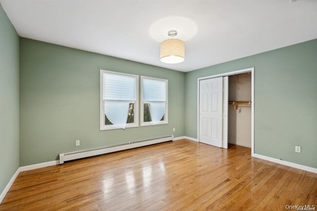 Building Photo - 301 Laurel Rd