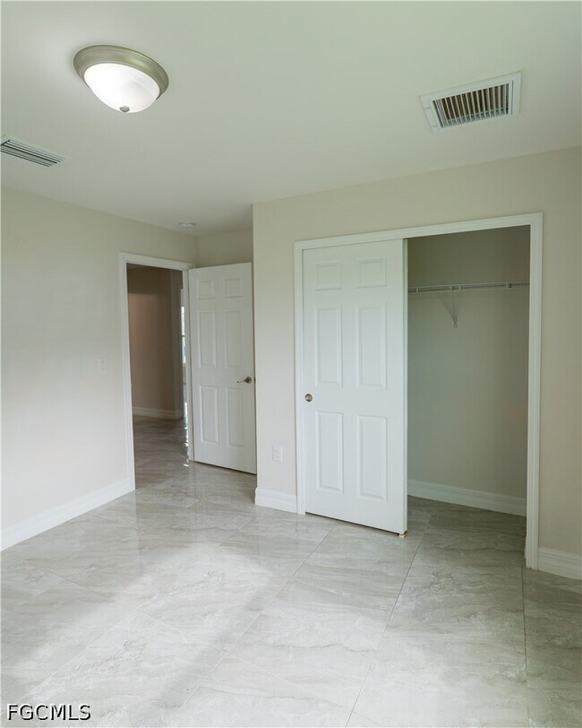 Building Photo - 941 Jaguar Blvd