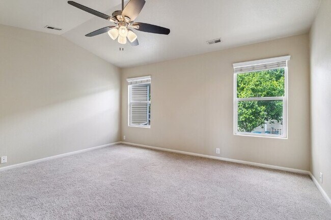 Building Photo - Well-Maintained 3-Bedroom Townhome with Central A/C and Open Layout