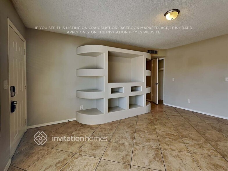 Building Photo - 618 N 69th Ave