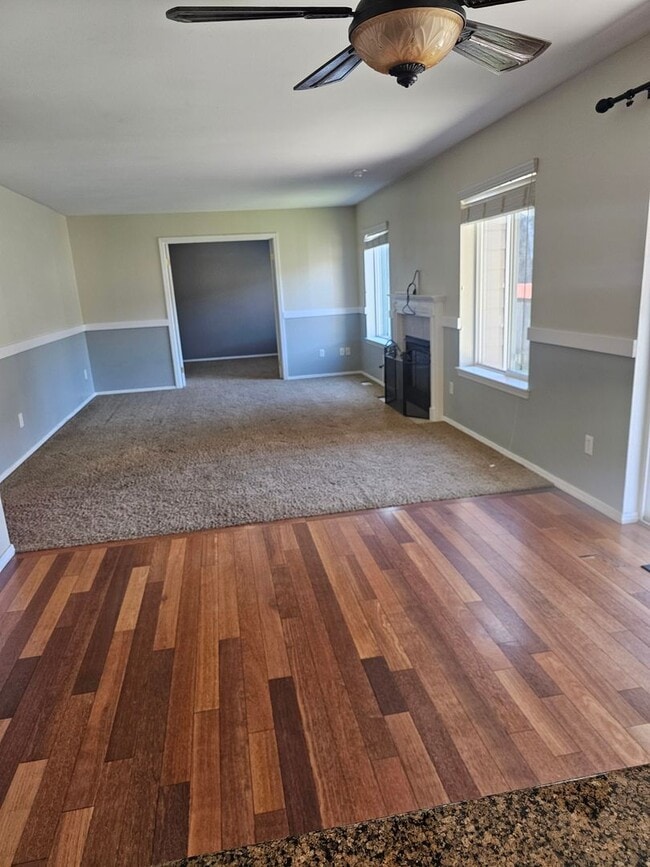 Building Photo - 4 bedroom shy 2500 sqft home in gated cmty!