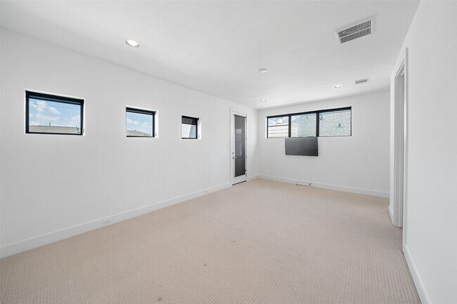 Building Photo - 316 Birdsall St