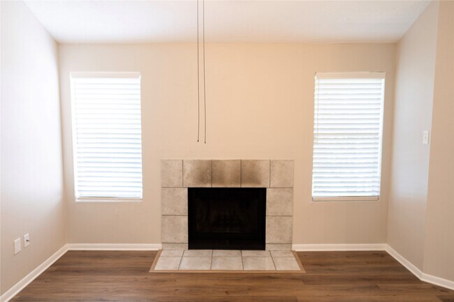 Building Photo - 2021 Spenwick Dr