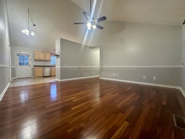 Building Photo - 695 Prater Rd