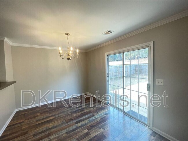 Building Photo - 2355 Mayfair Dr