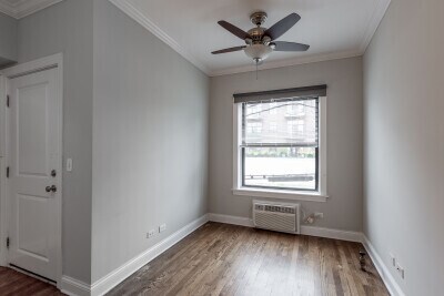 Building Photo - 722 W Addison St