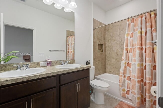 Building Photo - 4820 Longwood Lake Sq