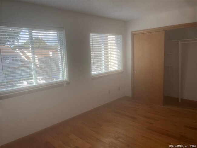 Building Photo - 10 MacIntosh Ln