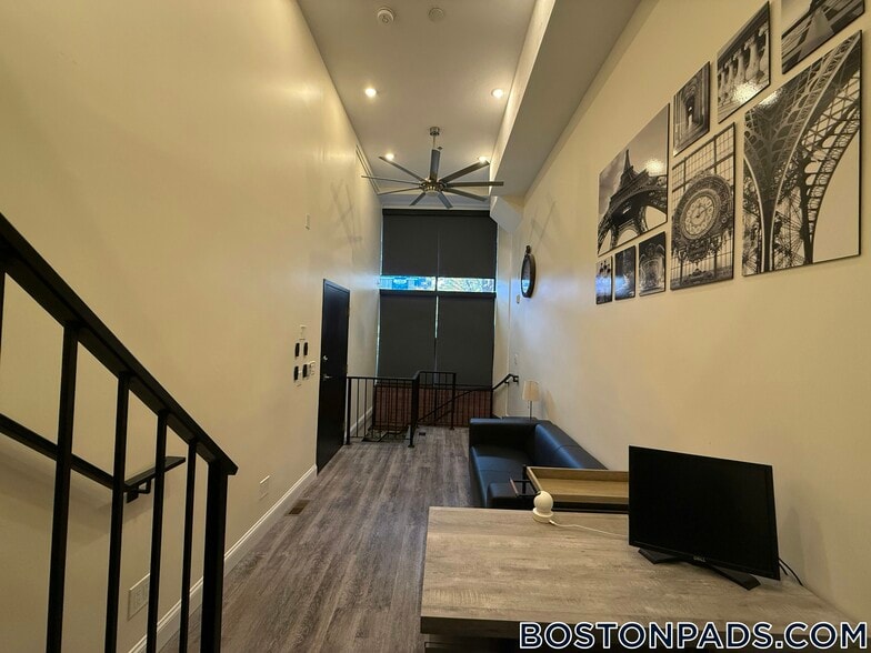 Building Photo - 1028 Commonwealth Ave