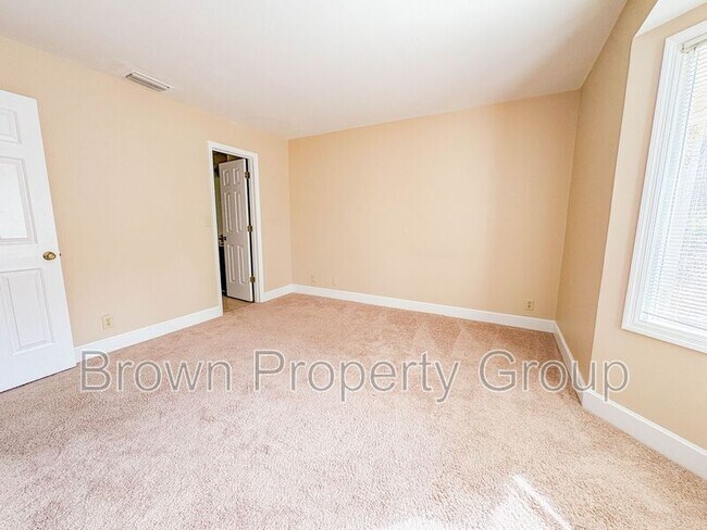 Building Photo - 741 Victorian Pl