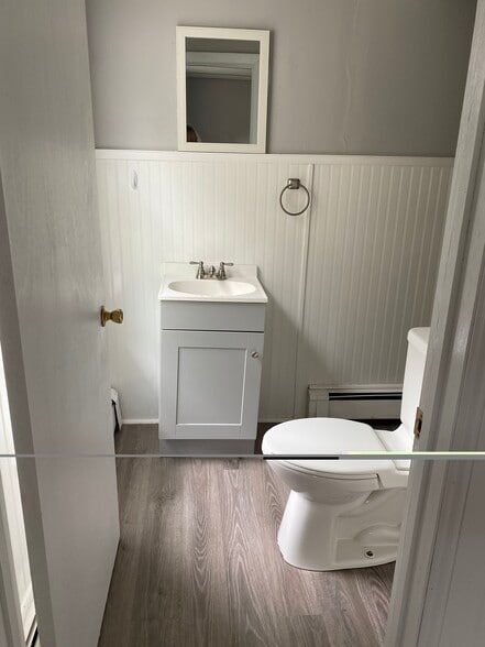 bathroom - 19 North Ave