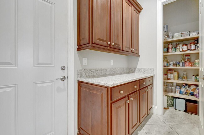 Building Photo - 205 Mariner Ct