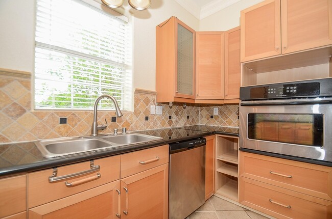 Building Photo - 513 Vincent St