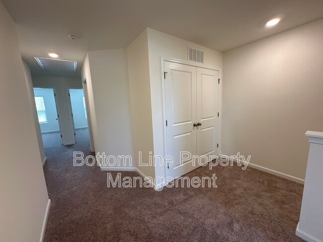 Building Photo - 5278 Maynard Hl Dr