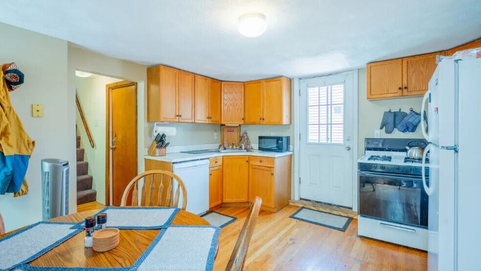 Primary Photo - 86 Sciarappa St
