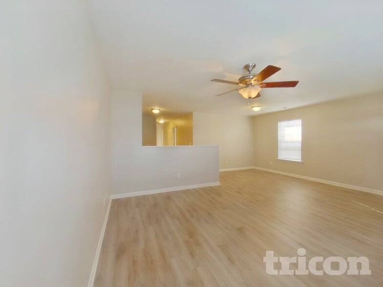Building Photo - 226 Blazer Dr