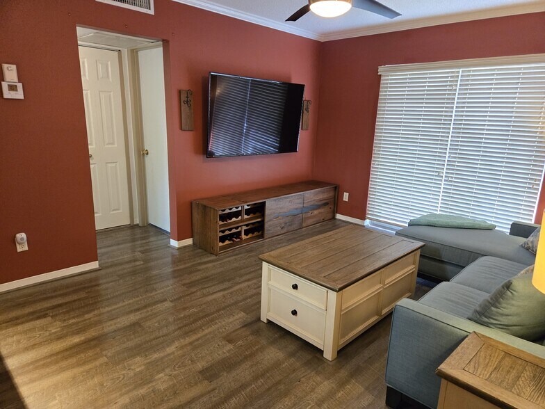 Building Photo - 5242 NE 6th Ave