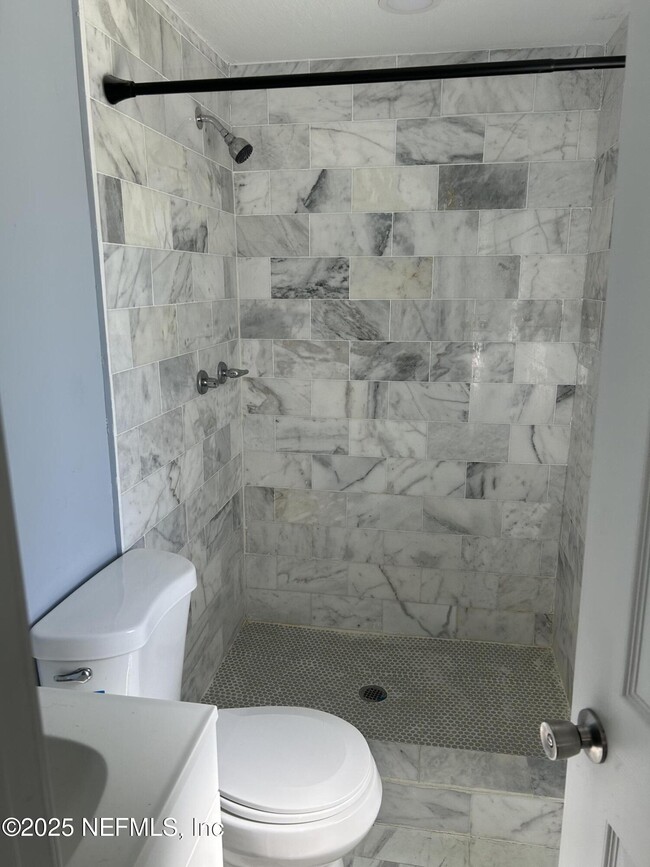 Building Photo - 2834 Goldenrod Cir E