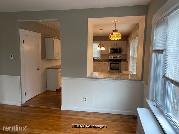 Building Photo - 3 br, 1 bath Townhome - 6 Billow St L Unit L