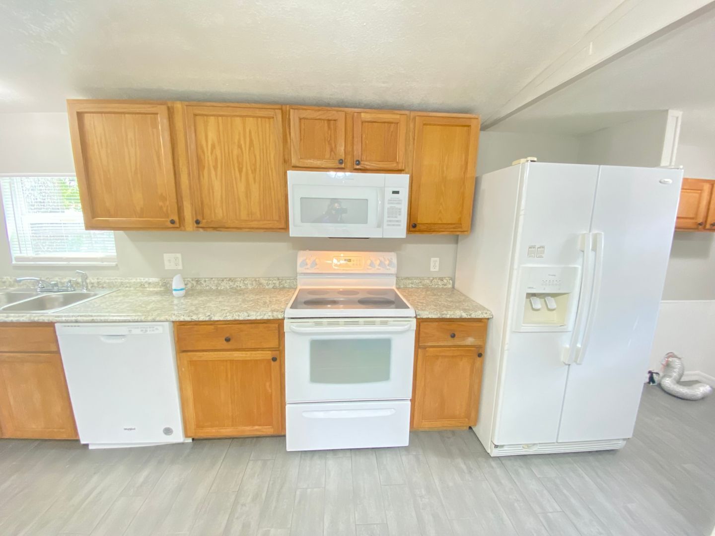 Building Photo - Charming 3-Bedroom, 2-Bath Home with Fence...