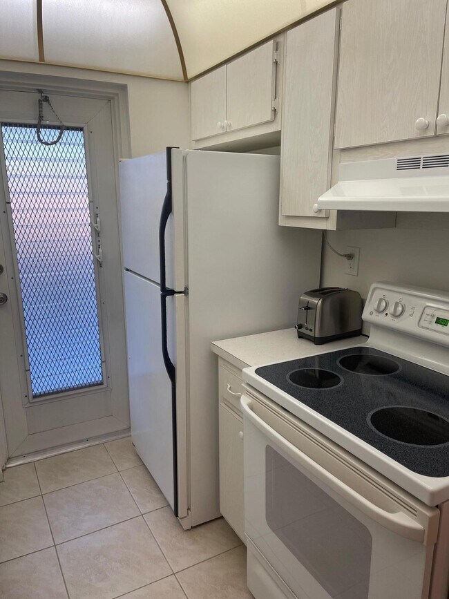 Building Photo - 117 Lake Terrace