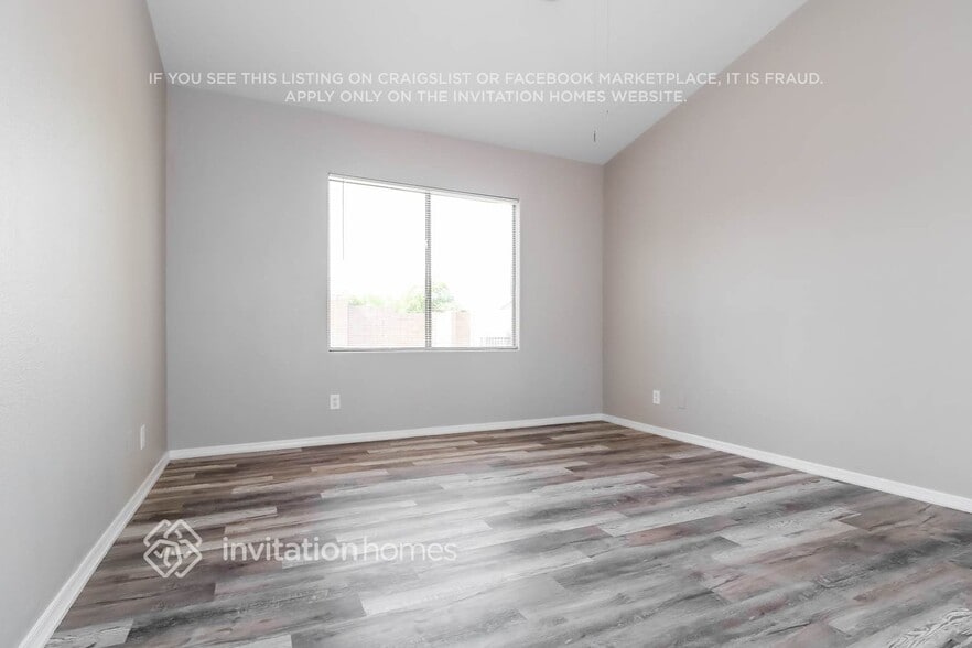 Building Photo - 12902 W Soledad St