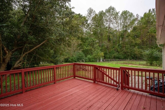 Building Photo - 303 Sedgefield Ct