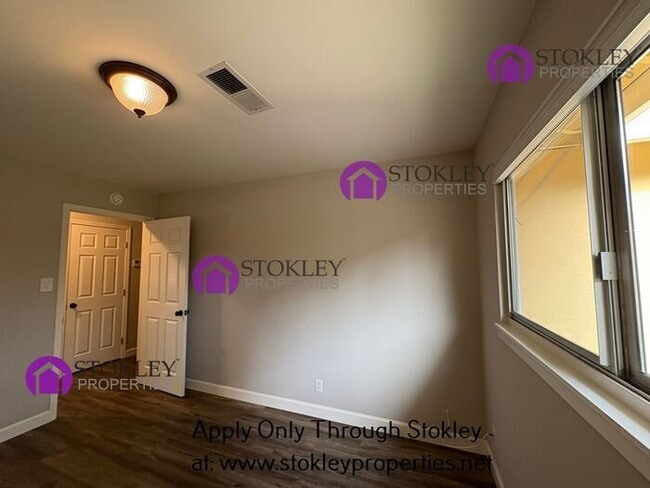 Building Photo - 1920 Encima Dr