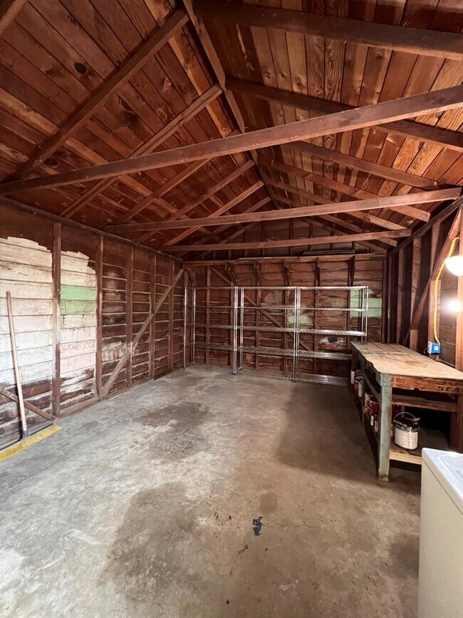 Building Photo - 3402 E Weldon Ave