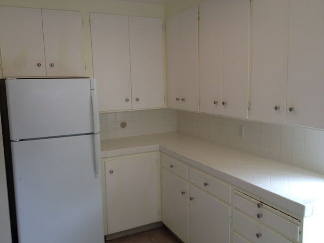 Building Photo - 5 Bedroom 3.25 Bath Close to UC, hiking, mountain biking