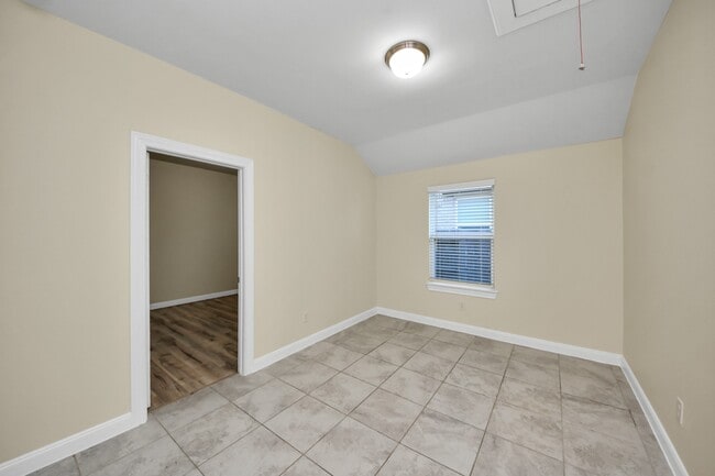 Building Photo - 24654 Greenwood Bay Dr